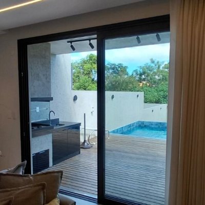 Casa Residencial com 236m², 4 quartos, 3 suítes, 4 garagens, no bairro Córrego Grande em Florianópolis