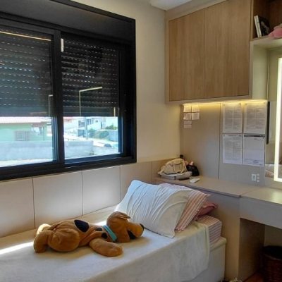 Casa Residencial com 236m², 4 quartos, 3 suítes, 4 garagens, no bairro Córrego Grande em Florianópolis