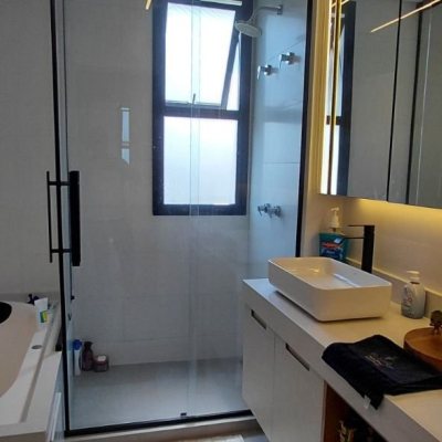 Casa Residencial com 236m², 4 quartos, 3 suítes, 4 garagens, no bairro Córrego Grande em Florianópolis