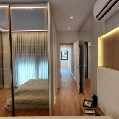 Casa Residencial com 236m², 4 quartos, 3 suítes, 4 garagens, no bairro Córrego Grande em Florianópolis