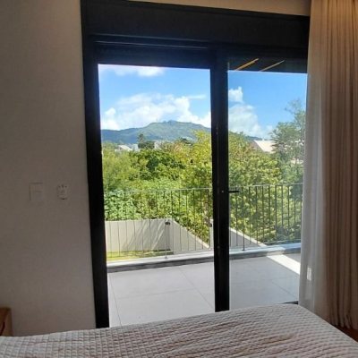 Casa Residencial com 236m², 4 quartos, 3 suítes, 4 garagens, no bairro Córrego Grande em Florianópolis