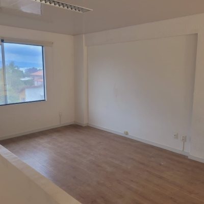 Predio com 941m², 12 garagens, no bairro Santo Antônio De Lisboa em Floranópolis
