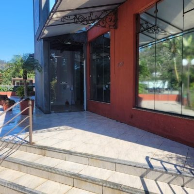 Predio com 941m², 12 garagens, no bairro Santo Antônio De Lisboa em Floranópolis