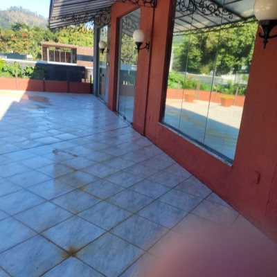 Predio com 941m², 12 garagens, no bairro Santo Antônio De Lisboa em Floranópolis