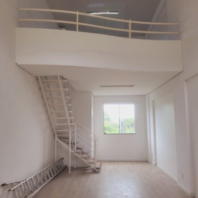 Predio com 941m², 12 garagens, no bairro Santo Antônio De Lisboa em Floranópolis