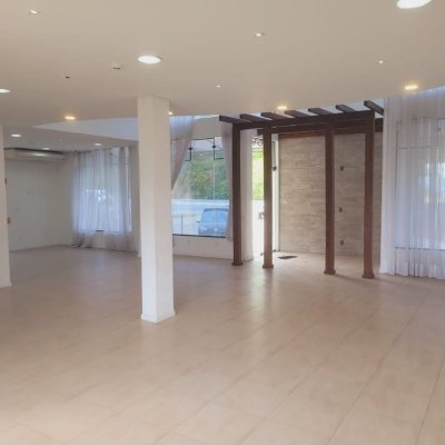 Predio com 941m², 12 garagens, no bairro Santo Antônio De Lisboa em Floranópolis