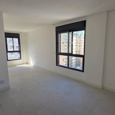 Apartamentos com 152m², 3 quartos, 3 suítes, 3 garagens, no bairro Centro em Florianópolis