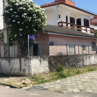 Casa Residencial com 103m², 2 quartos, 1 garagem, no bairro Campinas em São José