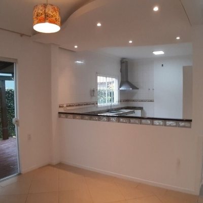 Casa Residencial com 119m², 3 quartos, 1 suíte, 2 garagens, no bairro Campeche em Florianópolis