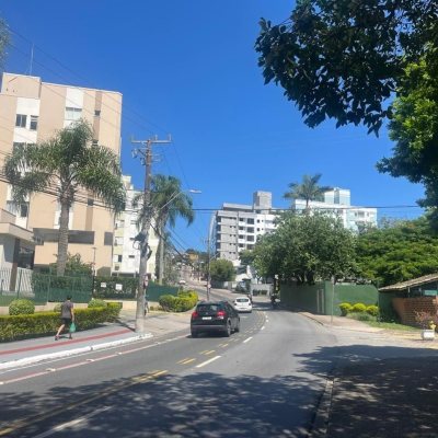 Apartamentos com 64m², 2 quartos, 1 garagem, no bairro Carvoeira em Florianópolis