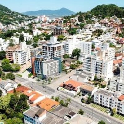 Apartamentos com 64m², 2 quartos, 1 garagem, no bairro Carvoeira em Florianópolis