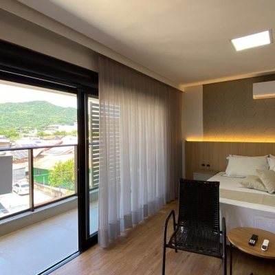 Apartamentos com 49m², 1 quarto, 1 suíte, 1 garagem, no bairro Saco Grande em Florianópolis