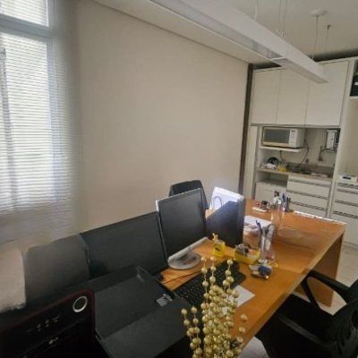 Sala com 58m², no bairro Centro em Florianópolis