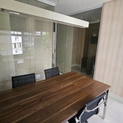 Sala com 58m², no bairro Centro em Florianópolis