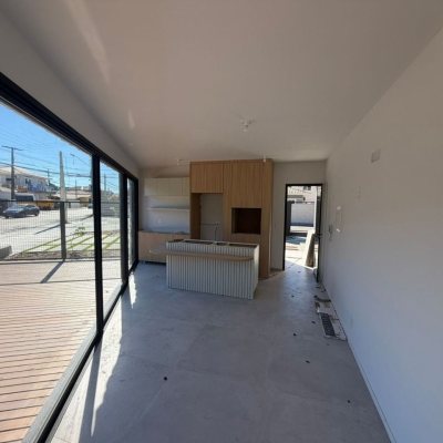 Casa em Condomínio com 85m², 2 quartos (sendo 1 suíte), 1 garagem, no bairro Cachoeira Do Bom Jesus em Florianópolis
