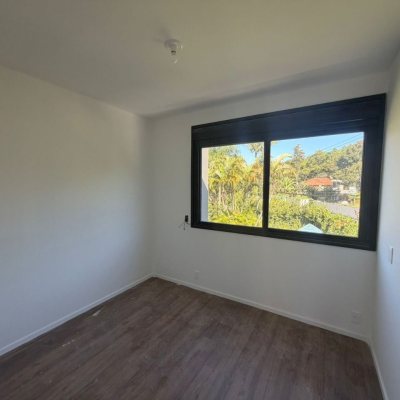 Casa em Condomínio com 85m², 2 quartos (sendo 1 suíte), 1 garagem, no bairro Cachoeira Do Bom Jesus em Florianópolis