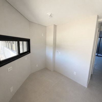 Casa em Condomínio com 85m², 2 quartos (sendo 1 suíte), 1 garagem, no bairro Cachoeira Do Bom Jesus em Florianópolis