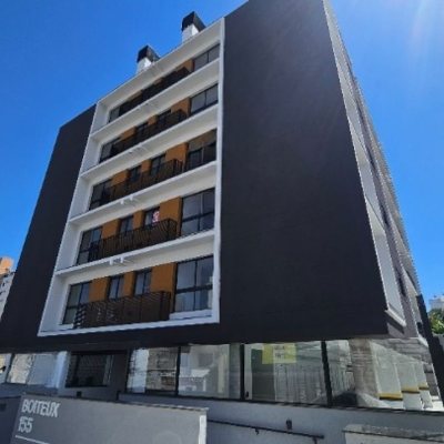 Apartamentos com 45m², 1 quarto (sendo 1 suíte), 1 garagem, no bairro Centro em Florianópolis