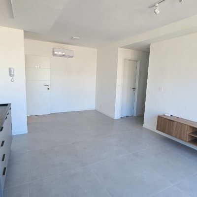 Apartamentos com 45m², 1 quarto, 1 suíte, 1 garagem, no bairro Centro em Florianópolis