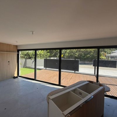 Casa em Condomínio com 86m², 2 quartos (sendo 1 suíte), 1 garagem, no bairro Cachoeira Do Bom Jesus em Florianópolis