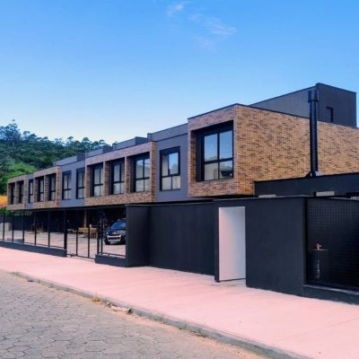 Casa em Condomínio com 86m², 2 quartos, 1 suíte, 1 garagem, no bairro Cachoeira Do Bom Jesus em Florianópolis