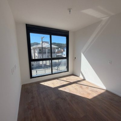 Casa em Condomínio com 85m², 2 quartos (sendo 1 suíte), 1 garagem, no bairro Cachoeira Do Bom Jesus em Florianópolis