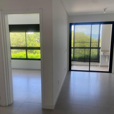 Apartamentos com 50m², 1 quarto, 1 garagem, no bairro Canasvieiras em Florianópolis