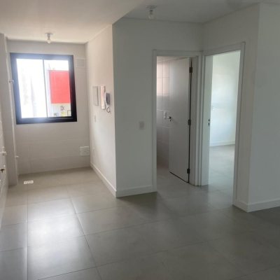 Apartamentos com 50m², 1 quarto, 1 garagem, no bairro Canasvieiras em Florianópolis
