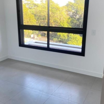 Apartamentos com 50m², 1 quarto, 1 garagem, no bairro Canasvieiras em Florianópolis