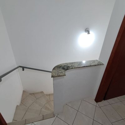 Sobrado Residencial com 60m², 2 quartos, 1 garagem, no bairro Ingleses em Florianópolis