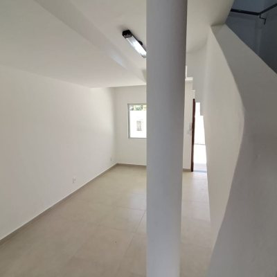 Sobrado Residencial com 60m², 2 quartos, 1 garagem, no bairro Ingleses em Florianópolis