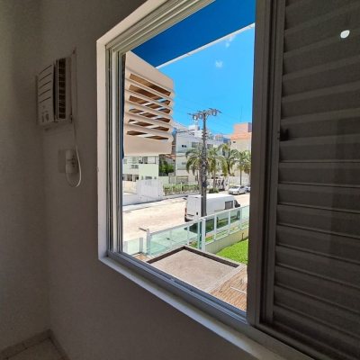 Sobrado Residencial com 60m², 2 quartos, 1 garagem, no bairro Ingleses em Florianópolis