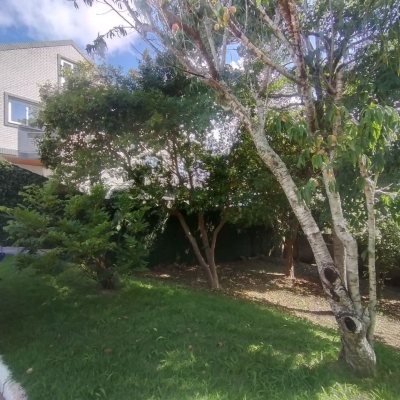 Casa Residencial com 270m², 4 quartos, 4 suítes, 2 garagens, no bairro Coqueiros em Florianópolis