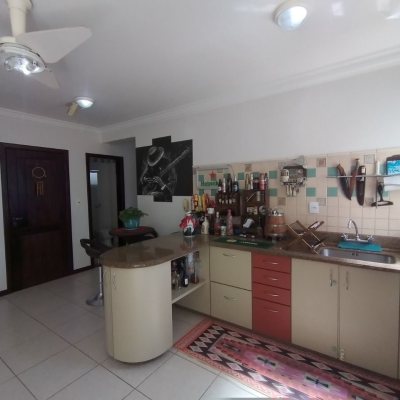 Casa Residencial com 270m², 4 quartos, 4 suítes, 2 garagens, no bairro Coqueiros em Florianópolis