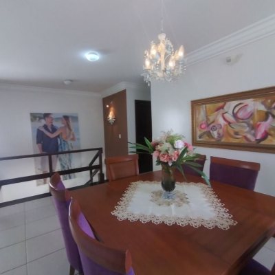 Casa Residencial com 270m², 4 quartos, 4 suítes, 2 garagens, no bairro Coqueiros em Florianópolis