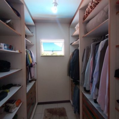 Casa Residencial com 270m², 4 quartos, 4 suítes, 2 garagens, no bairro Coqueiros em Florianópolis