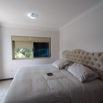 Casa Residencial com 270m², 4 quartos, 4 suítes, 2 garagens, no bairro Coqueiros em Florianópolis