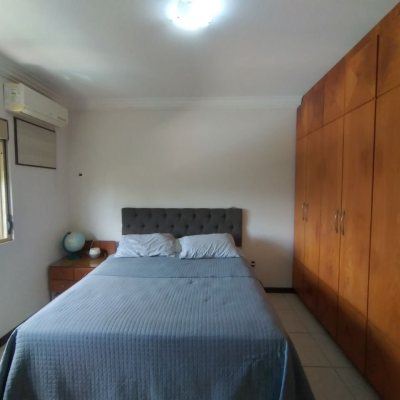 Casa Residencial com 270m², 4 quartos, 4 suítes, 2 garagens, no bairro Coqueiros em Florianópolis