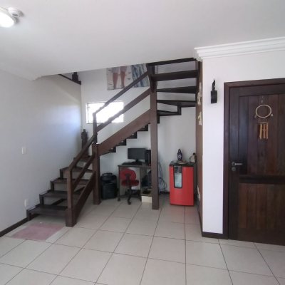 Casa Residencial com 270m², 4 quartos, 4 suítes, 2 garagens, no bairro Coqueiros em Florianópolis