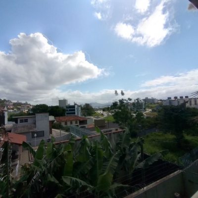 Casa Residencial com 270m², 4 quartos, 4 suítes, 2 garagens, no bairro Coqueiros em Florianópolis