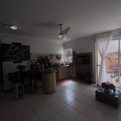 Casa Residencial com 270m², 4 quartos, 4 suítes, 2 garagens, no bairro Coqueiros em Florianópolis