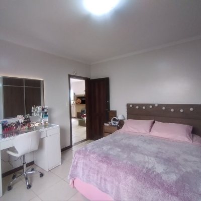 Casa Residencial com 270m², 4 quartos, 4 suítes, 2 garagens, no bairro Coqueiros em Florianópolis