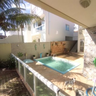 Casa Residencial com 270m², 4 quartos, 4 suítes, 2 garagens, no bairro Coqueiros em Florianópolis