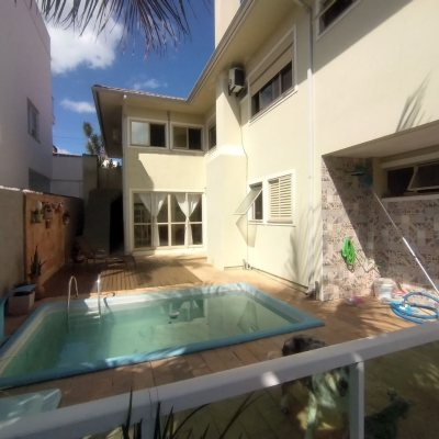 Casa Residencial com 270m², 4 quartos, 4 suítes, 2 garagens, no bairro Coqueiros em Florianópolis