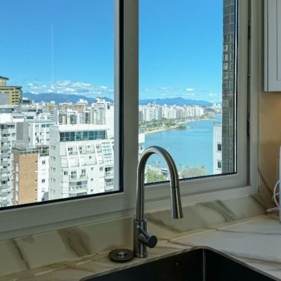 Cobertura com 244m², 4 quartos, 3 suítes, 3 garagens, no bairro Agronômica em Floranópolis