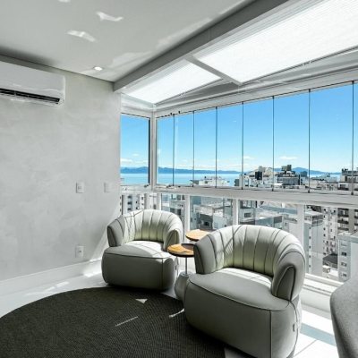 Cobertura com 244m², 4 quartos, 3 suítes, 3 garagens, no bairro Agronômica em Floranópolis