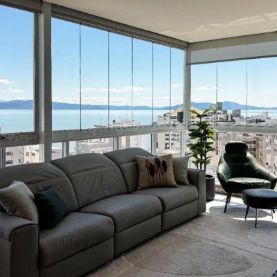 Cobertura com 244m², 4 quartos, 3 suítes, 3 garagens, no bairro Agronômica em Floranópolis