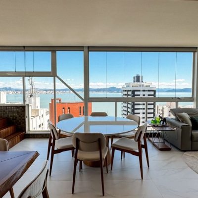 Cobertura com 244m², 4 quartos, 3 suítes, 3 garagens, no bairro Agronômica em Floranópolis