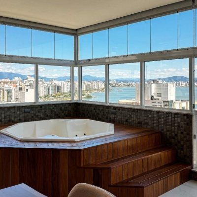 Cobertura com 244m², 4 quartos, 3 suítes, 3 garagens, no bairro Agronômica em Floranópolis