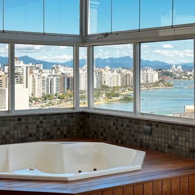 Cobertura com 244m², 4 quartos, 3 suítes, 3 garagens, no bairro Agronômica em Floranópolis